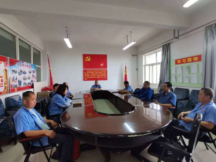 運(yùn)輸采供黨支部召開(kāi)黨員大會(huì)，組織主題教育集中學(xué)習(xí)。